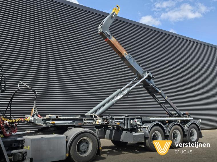 Van Bouwel ABROLLKIPPER / 25T HOOKLIFT / LIFT AXLE